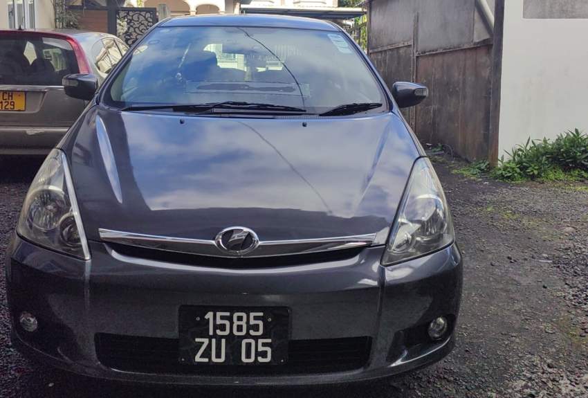 Toyota Wish 2005 (7-Seater)