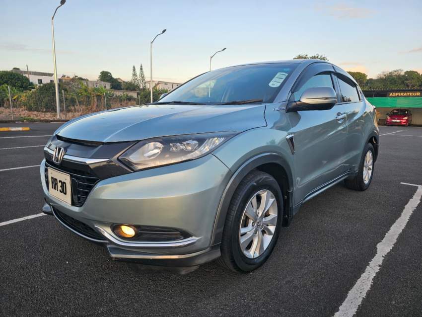Honda Vezel Hybrid (Year 2014) - 2 - SUV Cars  on Aster Vender