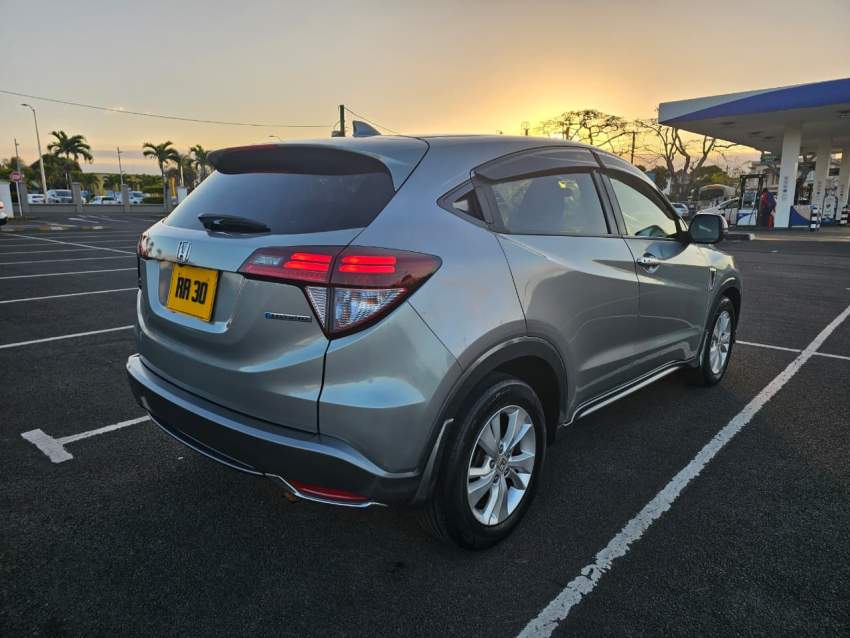 Honda Vezel Hybrid (Year 2014) - 3 - SUV Cars  on Aster Vender