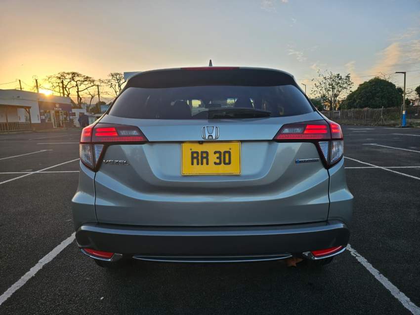 Honda Vezel Hybrid (Year 2014) - 4 - SUV Cars  on Aster Vender