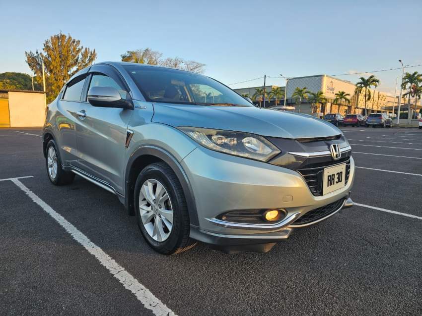 Honda Vezel Hybrid (Year 2014) - 1 - SUV Cars  on Aster Vender