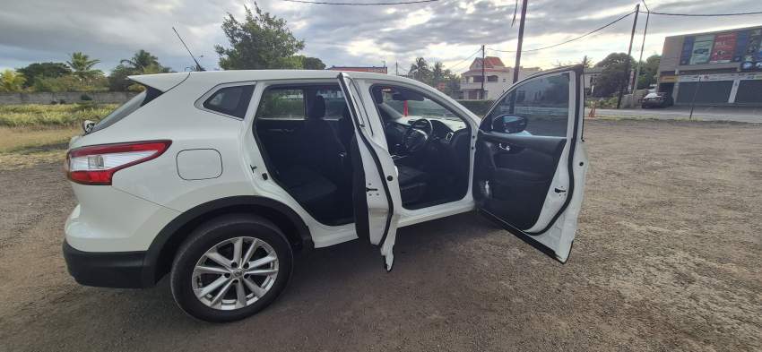 Nissan Quashai - 3 - SUV Cars  on Aster Vender