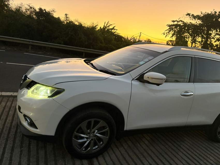 Nissan X-Trail 2016 (7-Seater) - 1 - SUV Cars  on Aster Vender