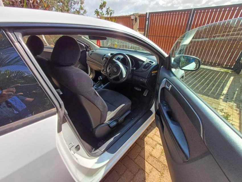Kia Cerato Koup 2012 - 6 - Compact cars  on Aster Vender