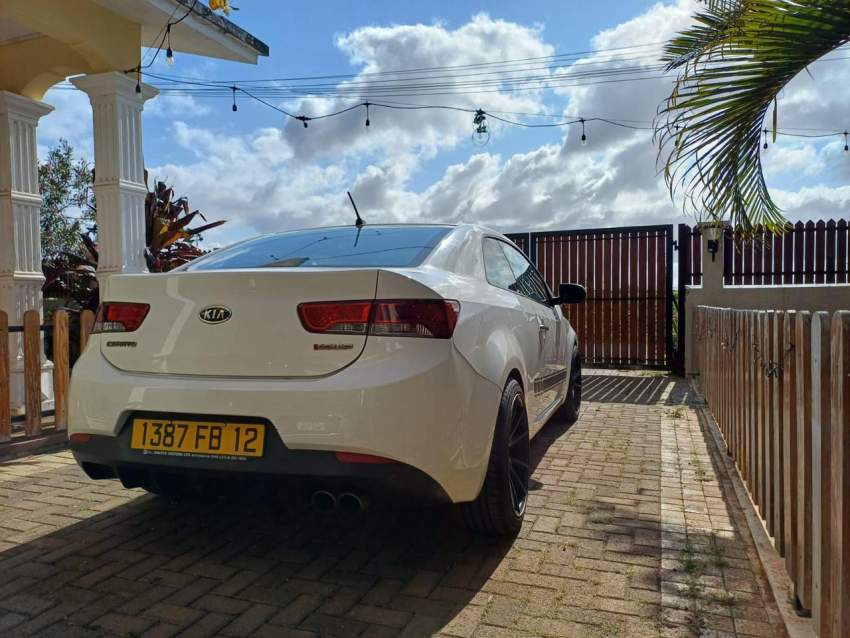 Kia Cerato Koup 2012 - 2 - Compact cars  on Aster Vender
