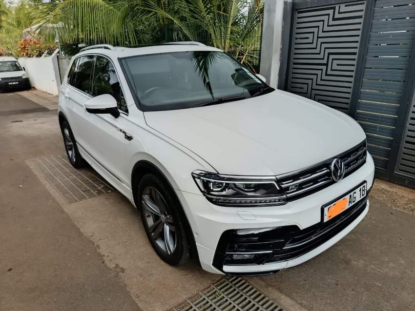 Volkswagen Tiguan R-Line 2018 - 1 - SUV Cars  on Aster Vender