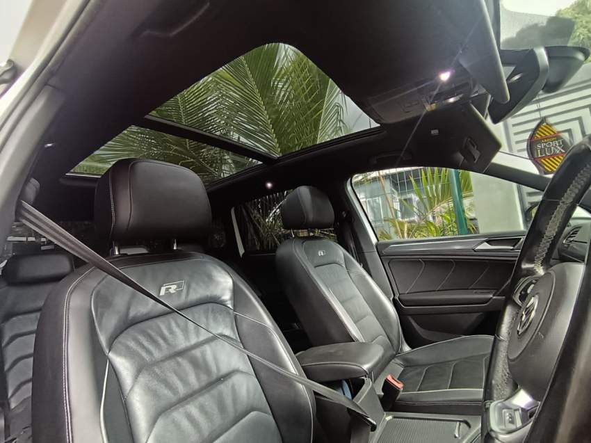 Volkswagen Tiguan R-Line 2018 - 4 - SUV Cars  on Aster Vender