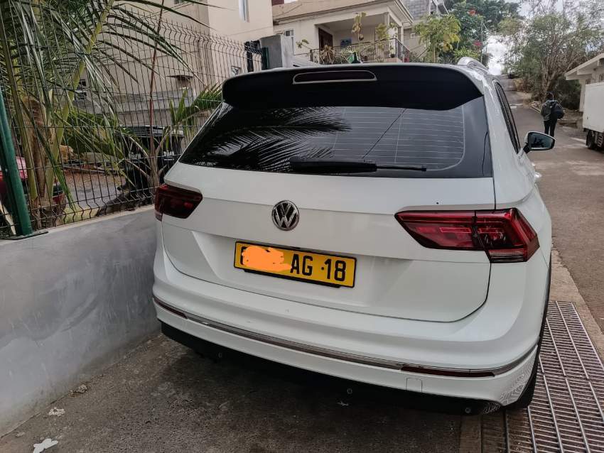 Volkswagen Tiguan R-Line 2018 - 2 - SUV Cars  on Aster Vender