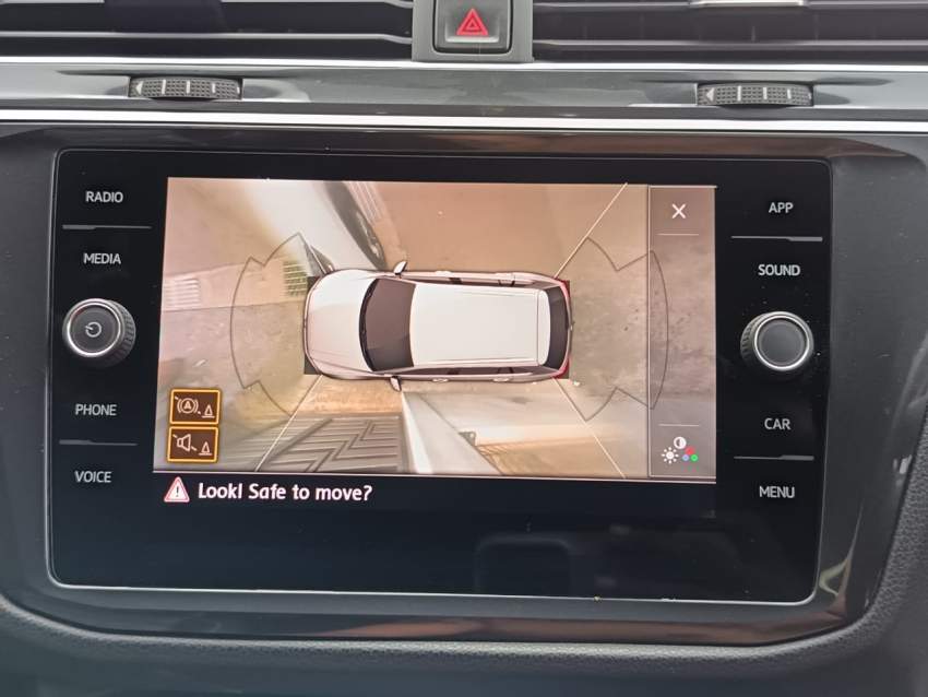 Volkswagen Tiguan R-Line 2018 - 5 - SUV Cars  on Aster Vender