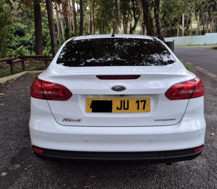 Ford Focus Titanium – 2017 - 3 - Family Cars  on Aster Vender