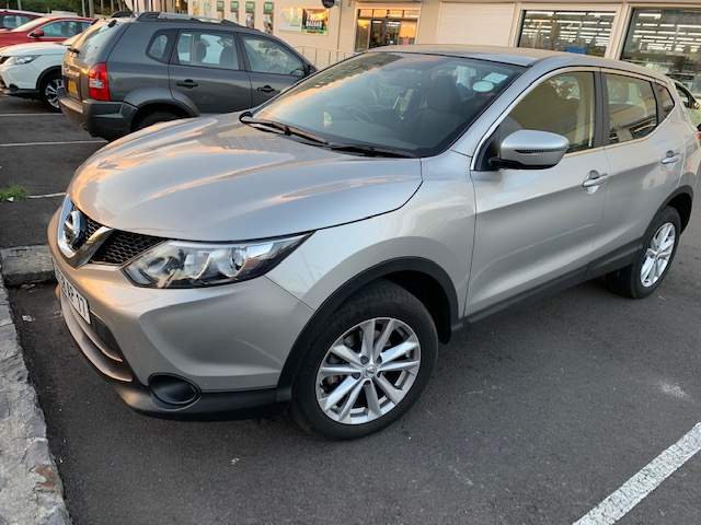 Nissan Qashqai - 5 - SUV Cars  on Aster Vender