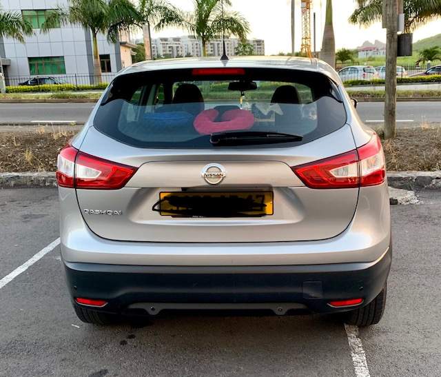 Nissan Qashqai - 3 - SUV Cars  on Aster Vender
