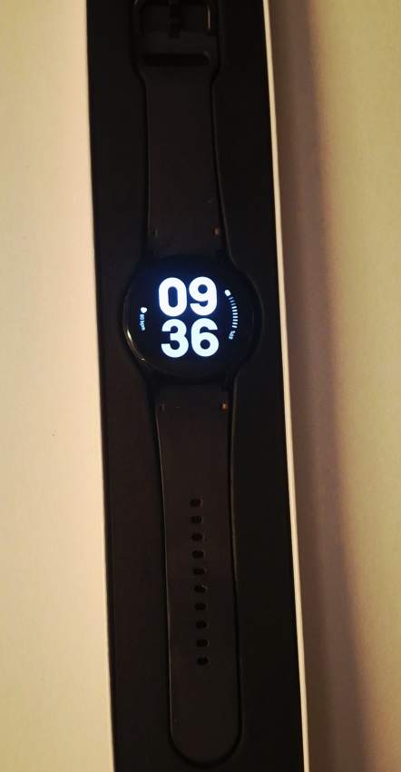 Samsung Galaxy Watch FE - 2 - Smartwatch  on Aster Vender