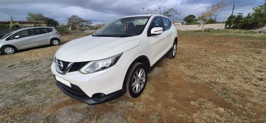 Nissan Quashai - 2 - SUV Cars  on Aster Vender