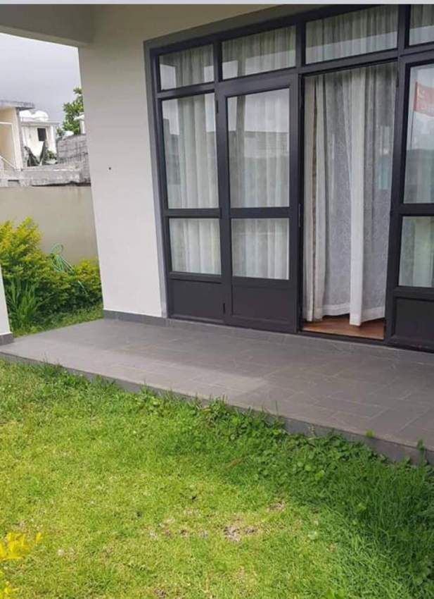 Joli maison a vendre a mosque road camp fouquereaux on Aster Vender