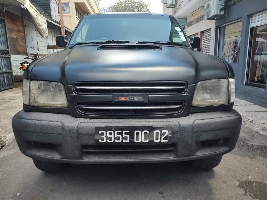 Isuzu Trooper – 7 Seater (Manual, Diesel) 2002
