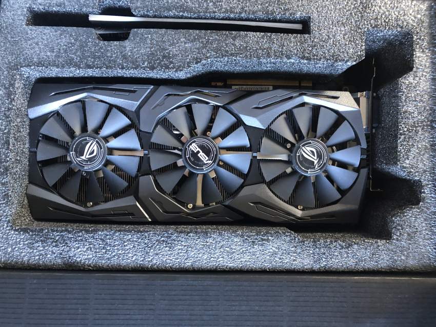 ASUS ROG Strix Radeon RX Vega 64 8 Go (modèle Gaming OC) - 1 - Graphic Card (GPU)  on Aster Vender