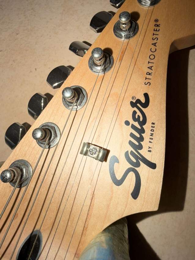 Fender guitar - 0 - Electric guitar  on Aster Vender