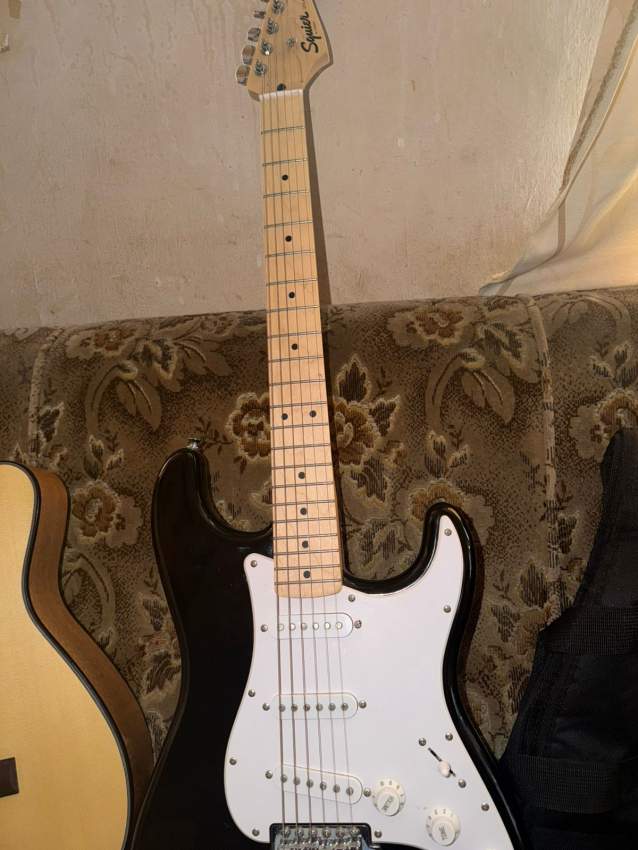 Fender guitar - 3 - Electric guitar  on Aster Vender