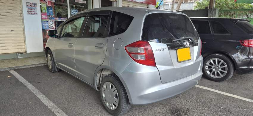Honda fit year 2010 - 1 - Family Cars  on Aster Vender