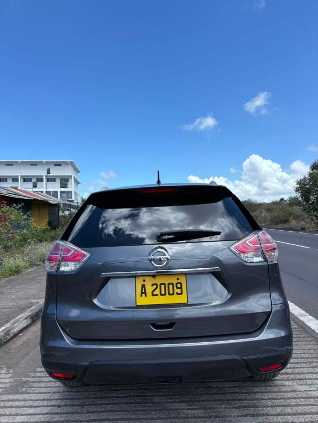 Nissan X-Trail  2014 - 3 - SUV Cars  on Aster Vender