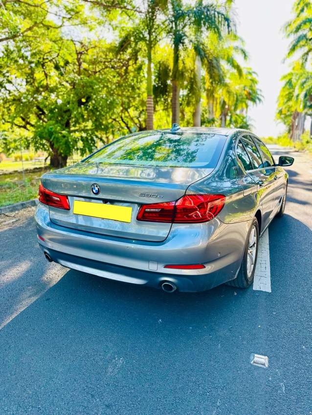 BMW 530e Plug-In Hybrid  2019 - 5 - Luxury Cars  on Aster Vender