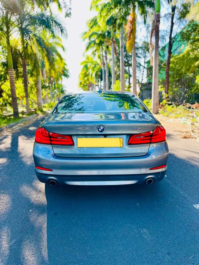 BMW 530e Plug-In Hybrid  2019 - 3 - Luxury Cars  on Aster Vender