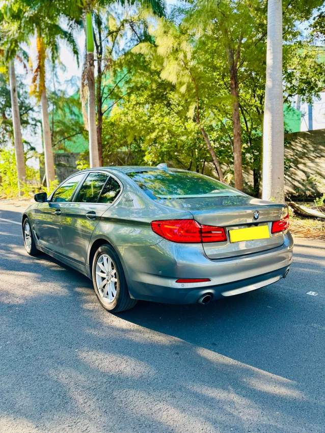 BMW 530e Plug-In Hybrid  2019 - 4 - Luxury Cars  on Aster Vender