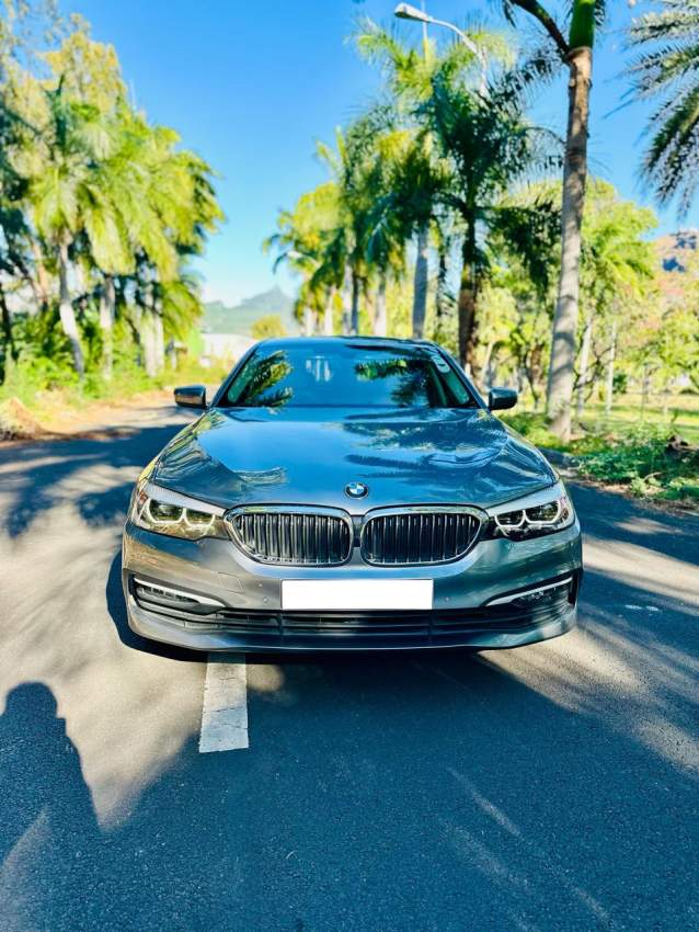 BMW 530e Plug-In Hybrid  2019 - 1 - Luxury Cars  on Aster Vender