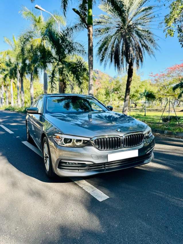 BMW 530e Plug-In Hybrid  2019 - 2 - Luxury Cars  on Aster Vender