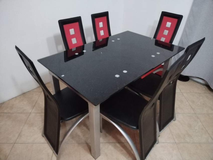 Table retractable avec 6 chaises