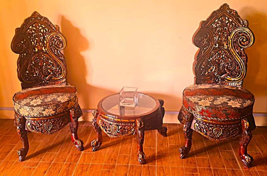 2 ANTIQUE CARVED CHAIRS & 1 GLASS TOP CENTER TABLE - 2 - Living room sets  on Aster Vender