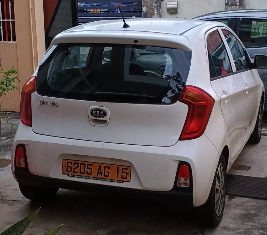 KIA PICANTO - 2 - Compact cars  on Aster Vender