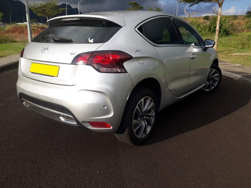 2016 Citroen DS4 1.6 VTI 120 - 3 - Luxury Cars  on Aster Vender