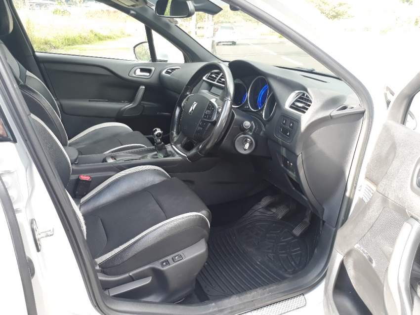 2016 Citroen DS4 1.6 VTI 120 - 7 - Luxury Cars  on Aster Vender