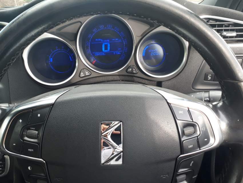 2016 Citroen DS4 1.6 VTI 120 - 9 - Luxury Cars  on Aster Vender