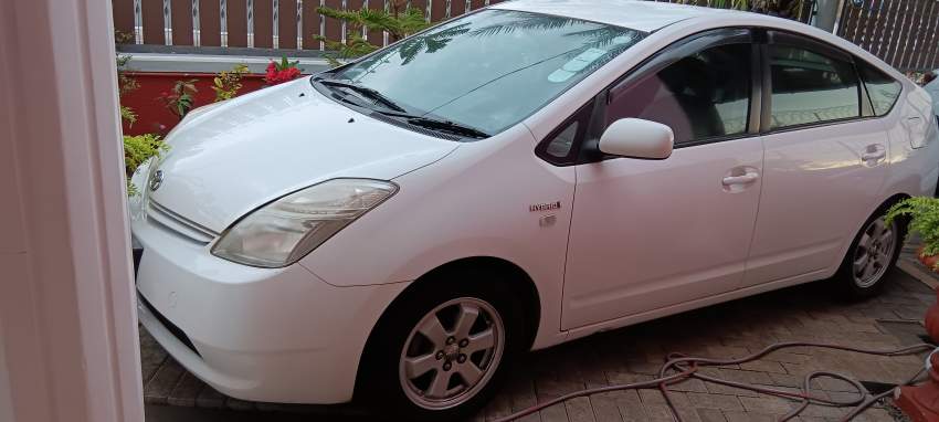 Toyota Prius Dec 2011 - 2 - Family Cars  on Aster Vender