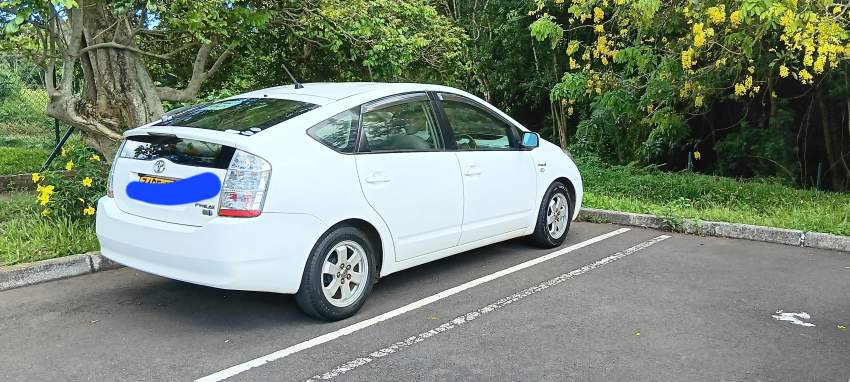 Toyota Prius Dec 2011 - 3  on Aster Vender