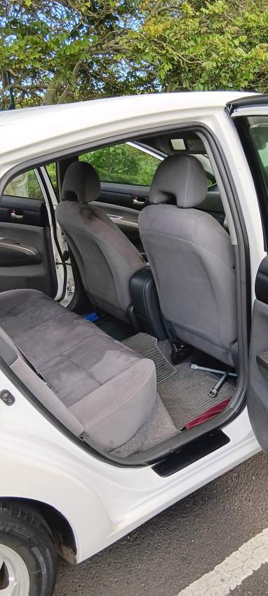 Toyota Prius Dec 2011 - 4  on Aster Vender