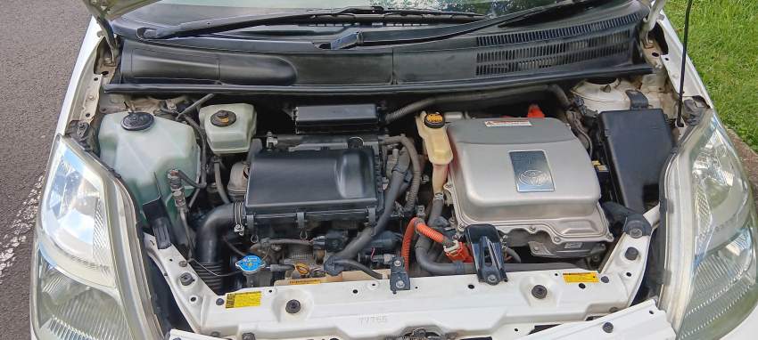 Toyota Prius Dec 2011 - 11  on Aster Vender