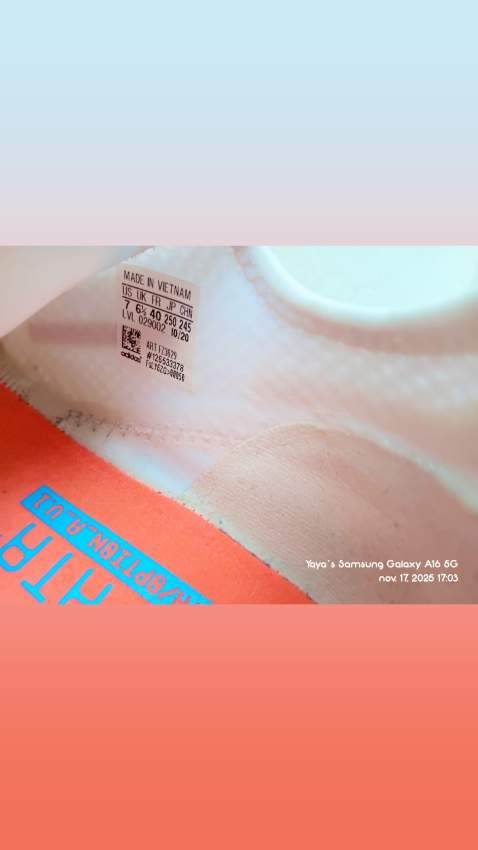 Sneaker - 1 - Sneakers  on Aster Vender