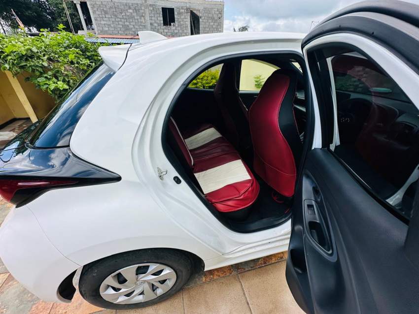 TOYOTA YARIS (2021) - 3 - Compact cars  on Aster Vender