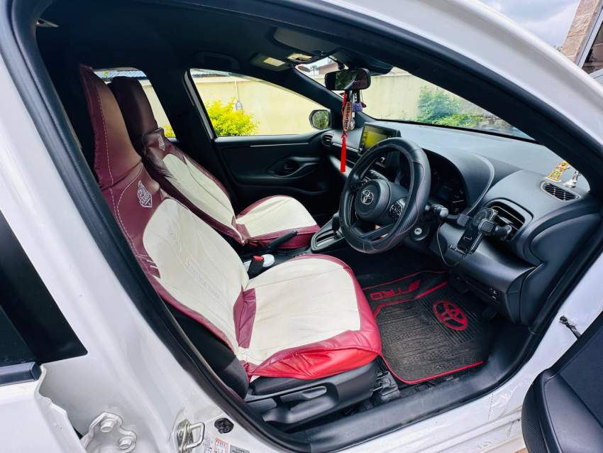 TOYOTA YARIS (2021) - 4 - Compact cars  on Aster Vender