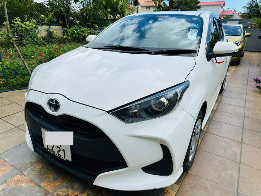 TOYOTA YARIS (2021) - 2 - Compact cars  on Aster Vender