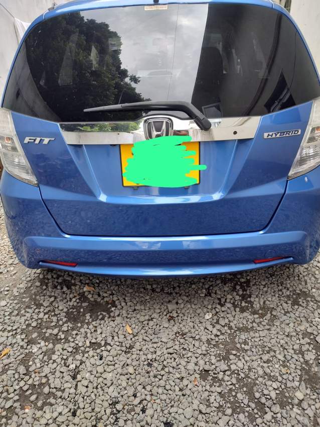 Honda Fit 2011 (Hybrid / Automatic) - 3 - Compact cars  on Aster Vender