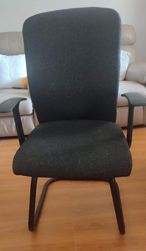 office visitor chairs with handle
