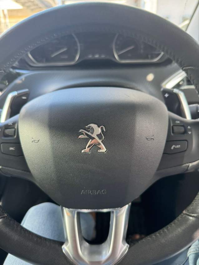 Peugeot 208 - 3 - Compact cars  on Aster Vender