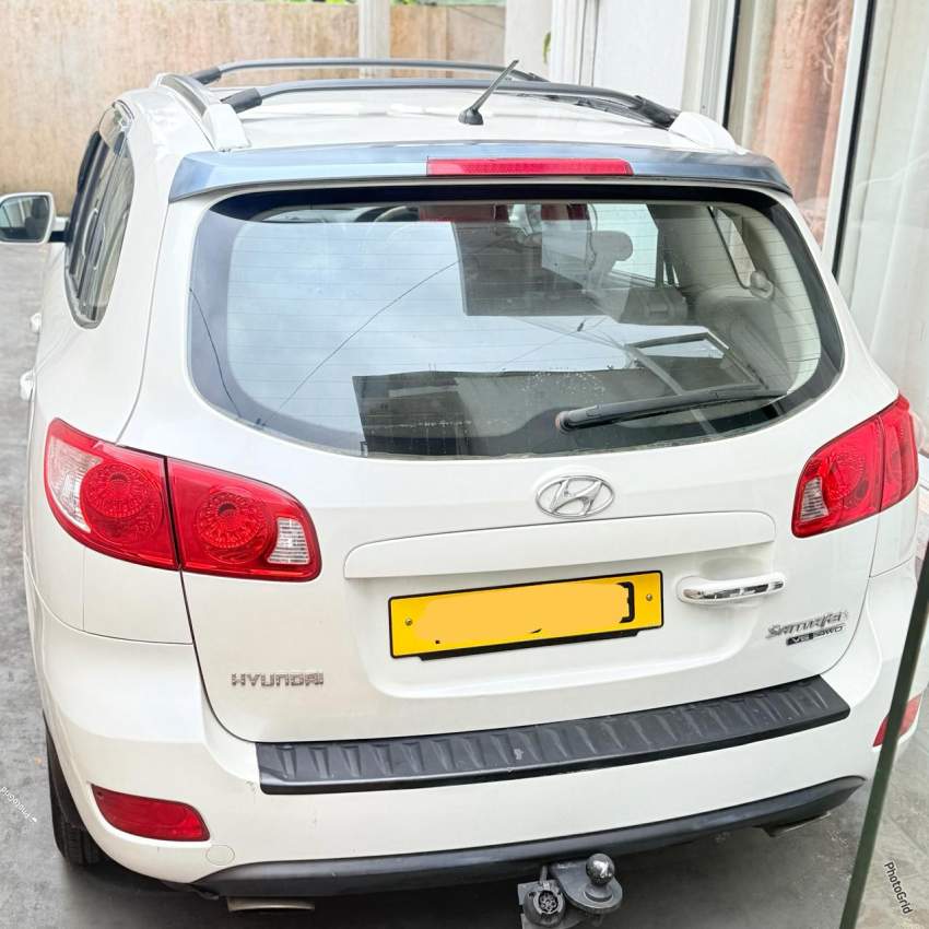 HYUNDAI SANTA FE 2009 - 2 - SUV Cars  on Aster Vender