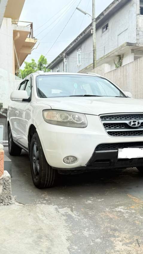 HYUNDAI SANTA FE 2009 - 1 - SUV Cars  on Aster Vender
