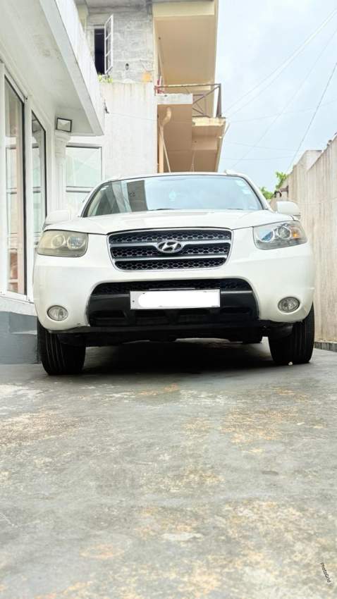 HYUNDAI SANTA FE 2009 - 0 - SUV Cars  on Aster Vender